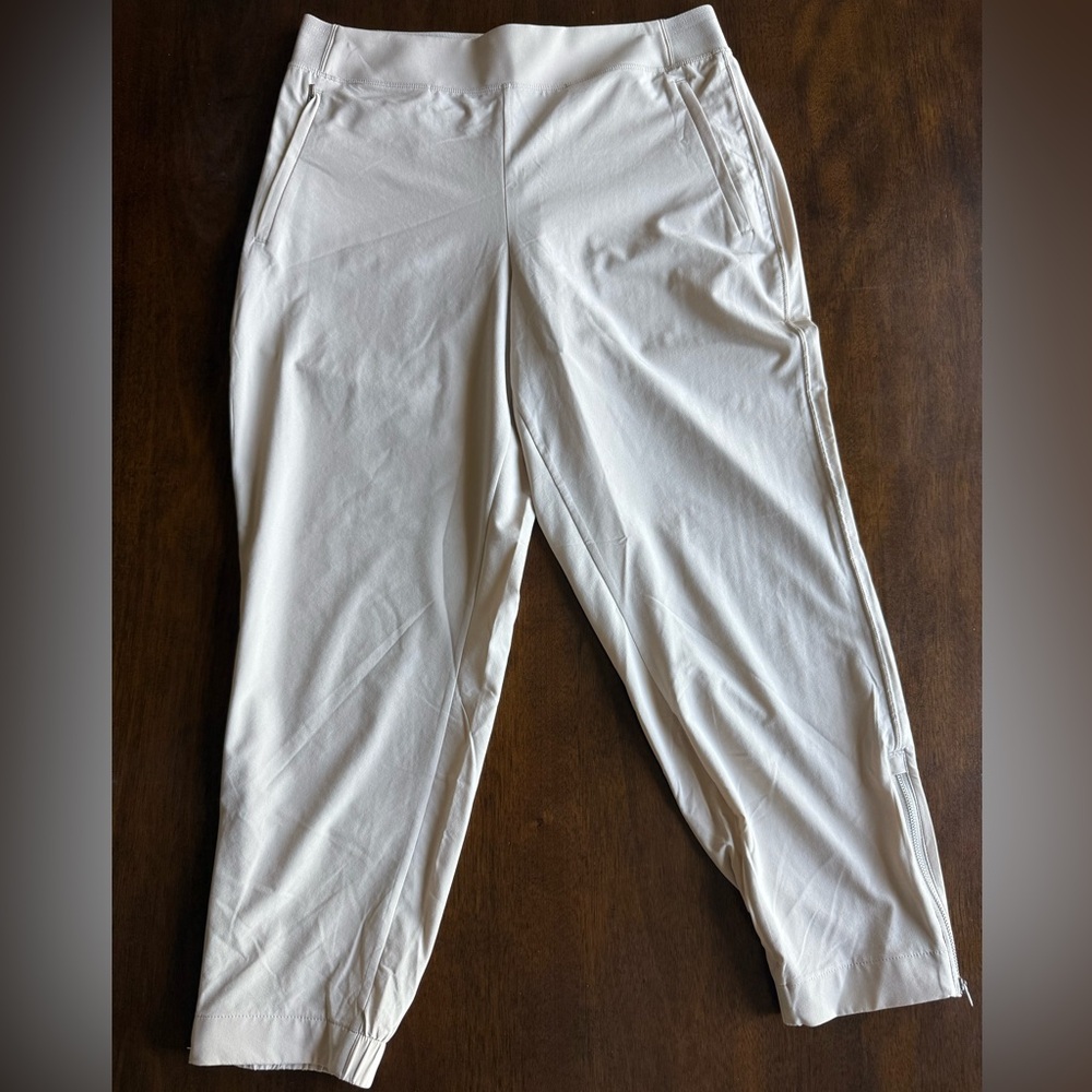 ATHLETA -  women’s Cream Joggers (10/P)